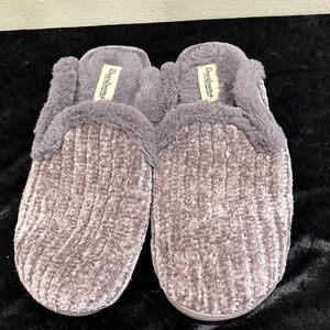 Dearfoams Women's Gray Slippers